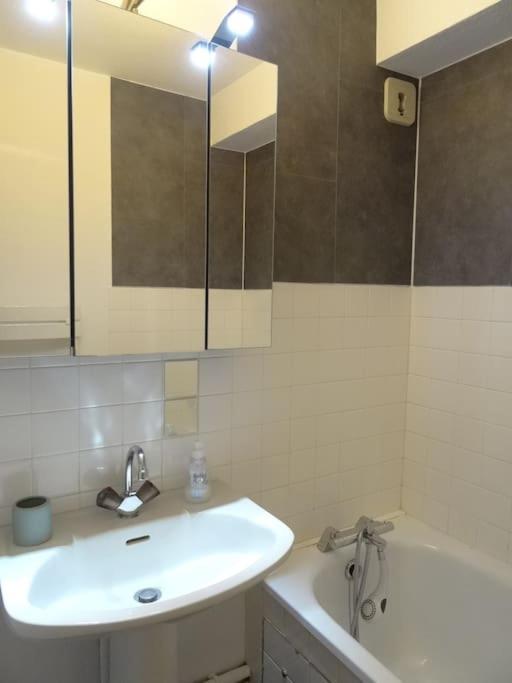 Appartement Au Coeur Du Village Avec Parking Prive Mijoux Exterior foto